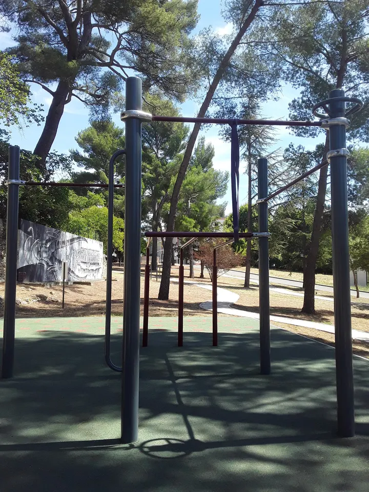 street workout cite les Gazelles — Callisthénie à Cuques, Aix-en-Provence