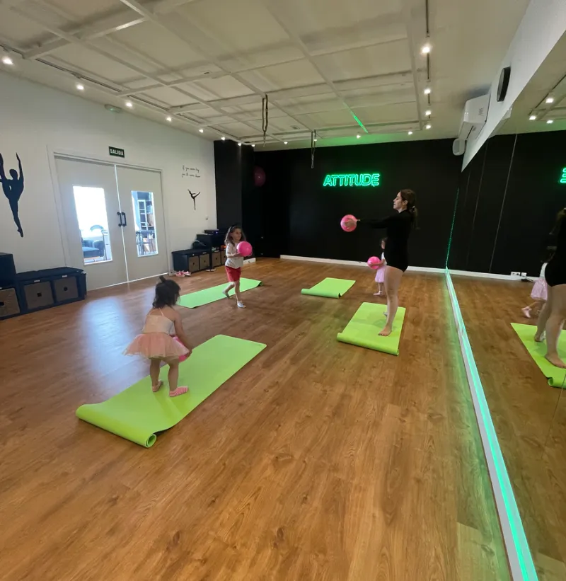 Attitude Dance Studio — dans-studio i Hortaleza, Madrid — bild 3
