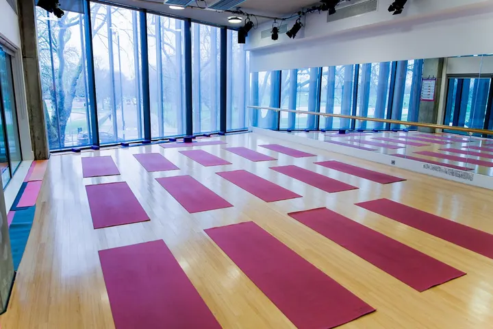 LLiV — hot yoga-studio in Streatham Hill, London — 2