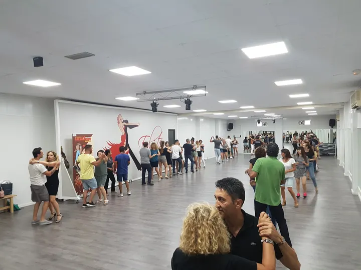 SalsaYPunto Nou Moles — baile-studio en Nou Moles, Valencia — 3