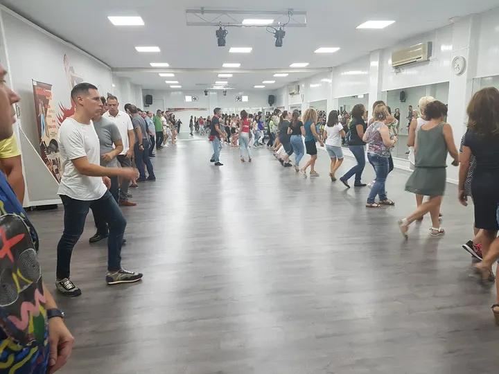 SalsaYPunto Nou Moles — baile-studio en Valencia — 3