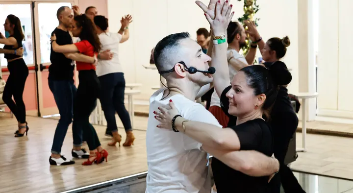 Corsi di Salsa e Bachata a Venezia e Mestre, Danze Orientali, Yoga e ... — Danza a Reggio Emilia