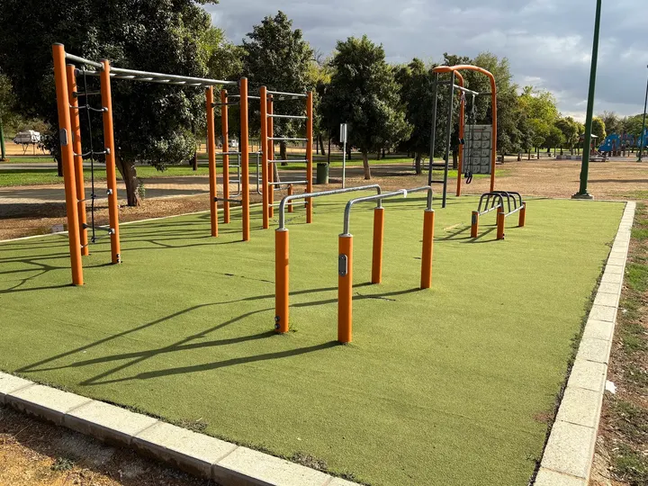 Calistenia Street Workout Triana — Estudio de fitness en Barriada El Carmen, Sevilla
