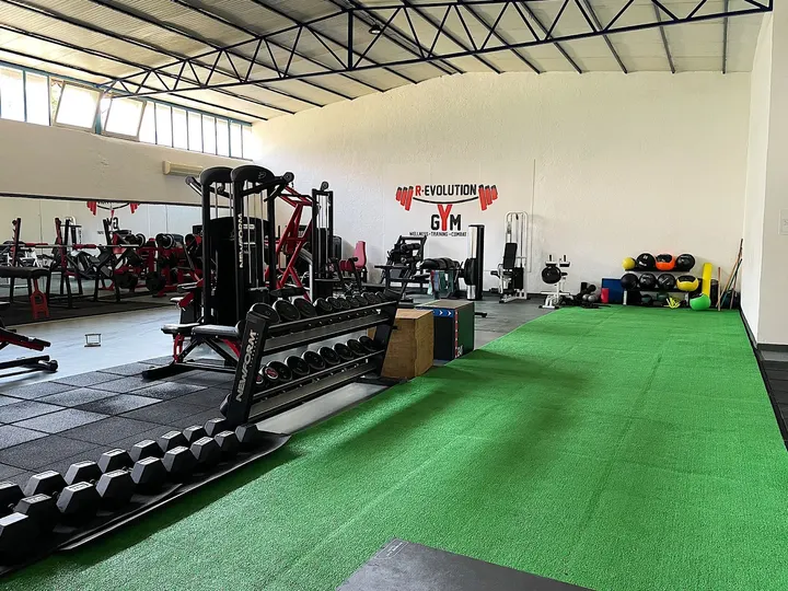 R. Evolution Gym — palestre-studio a Bacoli — 3