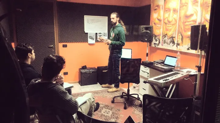 Insomnia Studios — acrobatica aerea-studio a Reggio Emilia — 3