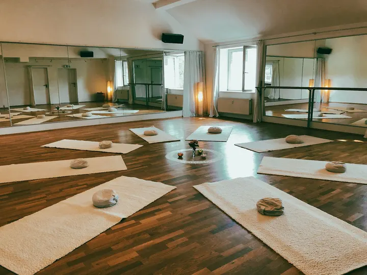 YOGA mit Jana — Yoga in Rissen, Hamburg