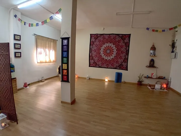 Escuela de yoga adaptado HU KOU — yoga-studio en Jaén — 2