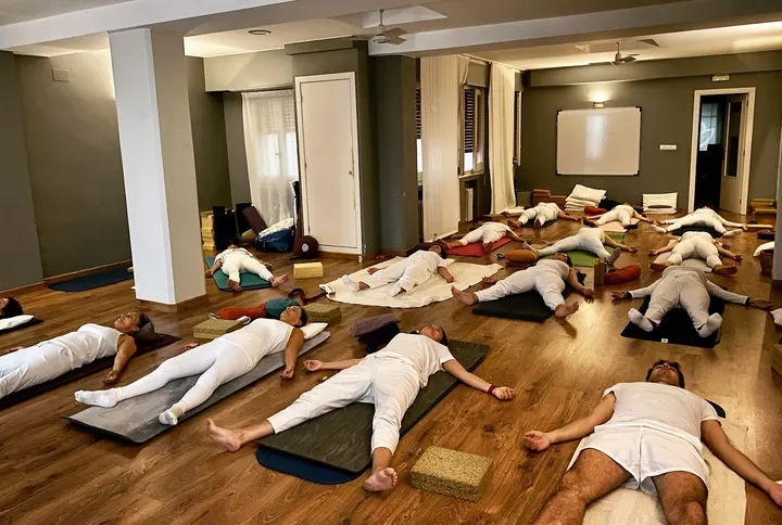 Enseanza De Yoga — Yoga en Romareda, Zaragoza