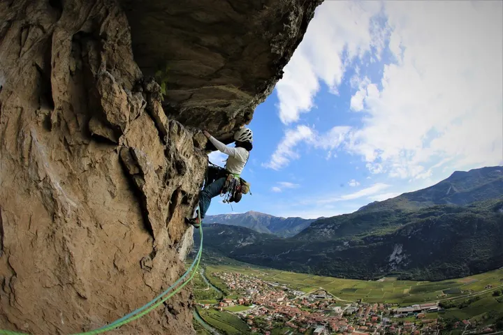 Guide Alpine La Pietra — Arrampicata a Vologno, Reggio Emilia