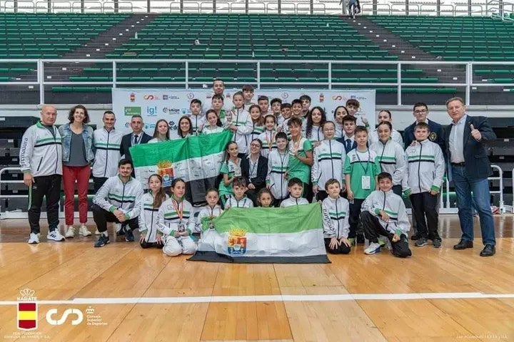 Federación Extremeña De Karate — Artes marciales en Nuevo Cáceres, Cáceres