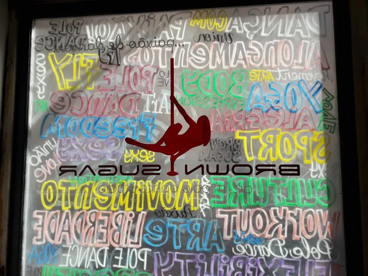 Brown Sugar Arte 'n' Pole Dance Studio — Pole dance em Prazeres, Lisboa