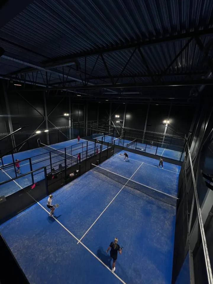 Molde Padel AS — Fitness Studio i Årø, Molde