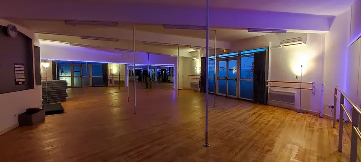 Pole Dance 13 — pole fitness-studio à Aubagne, Marseille — 3