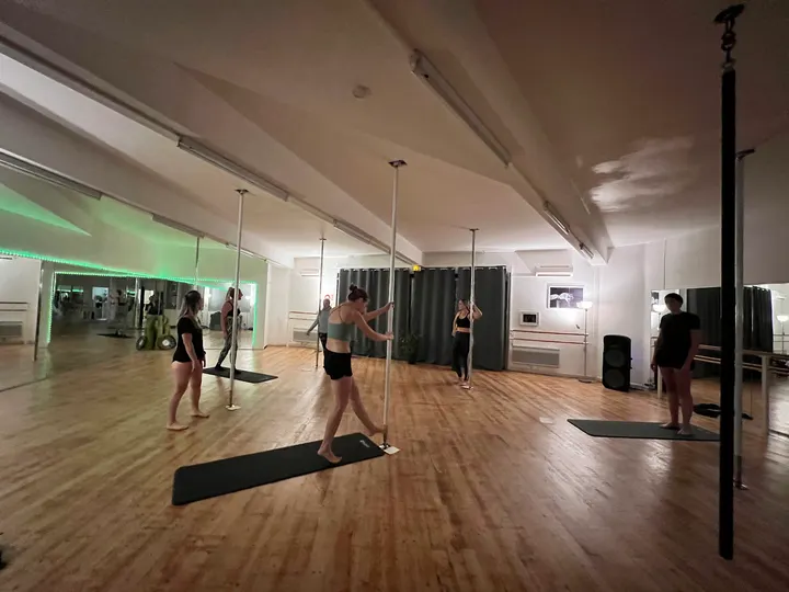 Pole Dance 13 — Danse à Aubagne
