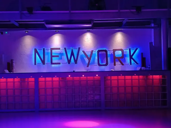 Sala New York Reus — baile-studio en Reus — 2