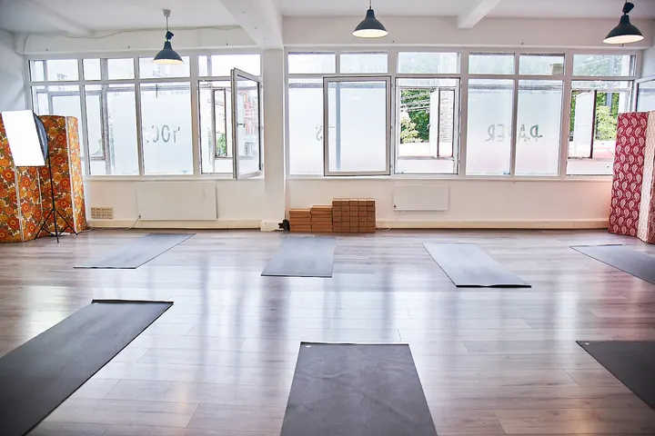 Paper Dress Yoga — yoga-studio in London — 3