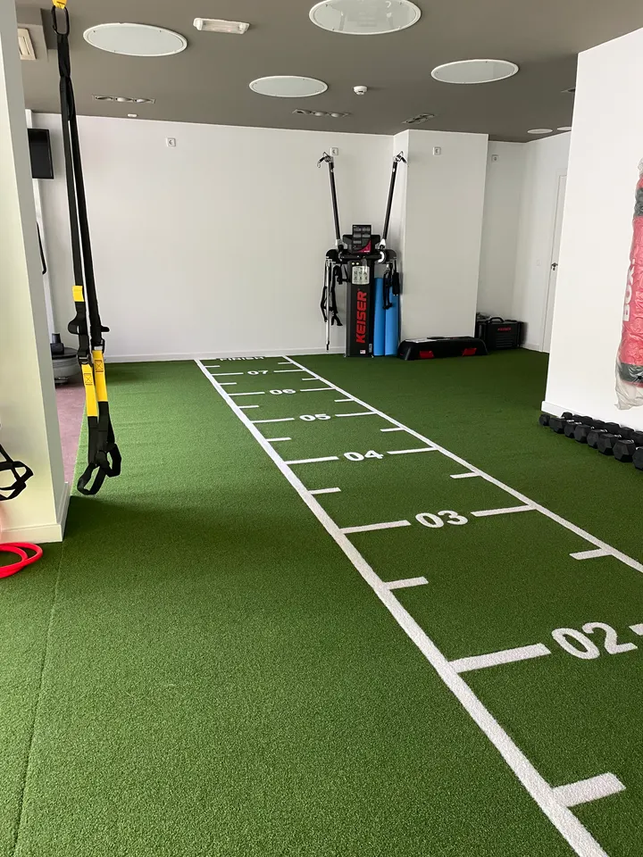 Gimnasio DE LAS CUEVAS, entrenamiento personal y grupos reducidos. — PT Studio en Alacant