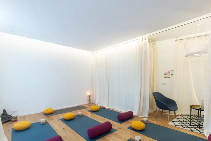 YAY Joseph de Maistre (JDM) — Yoga à Paris 18e Arrondissement, Paris