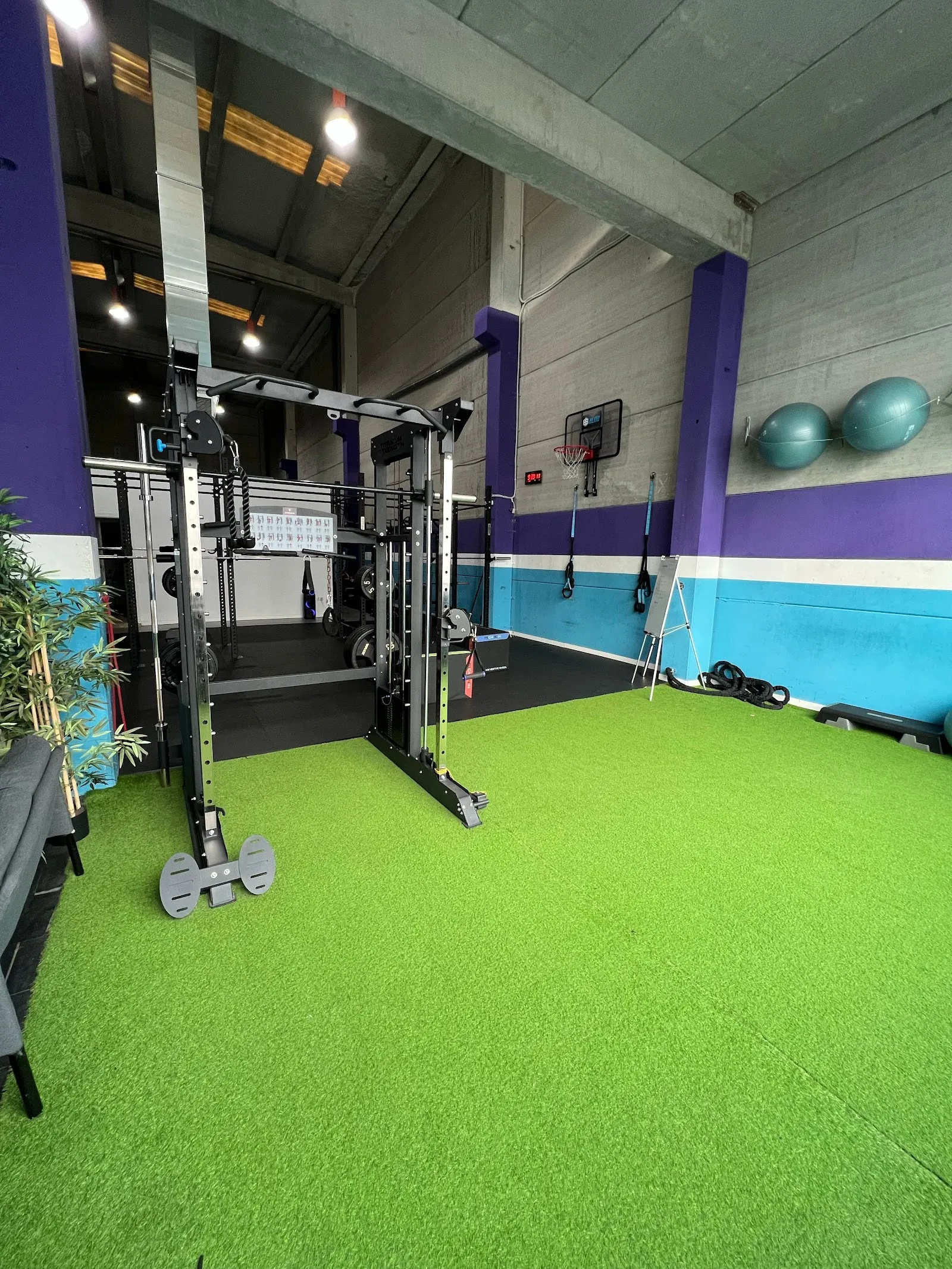 B6 ELITE — entrenamiento personal-studio en Alcalá de Guadaíra — 3