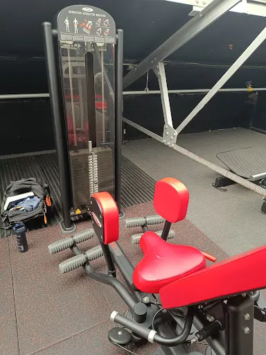 The Physique Warehouse Gym — fitness studio in West Molesey — 2