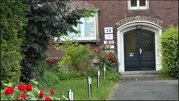 Iyengar Yoga Bochum, ChandraTara Yogaschule, Monika Gupta — Yoga in Innenstadt, Bochum