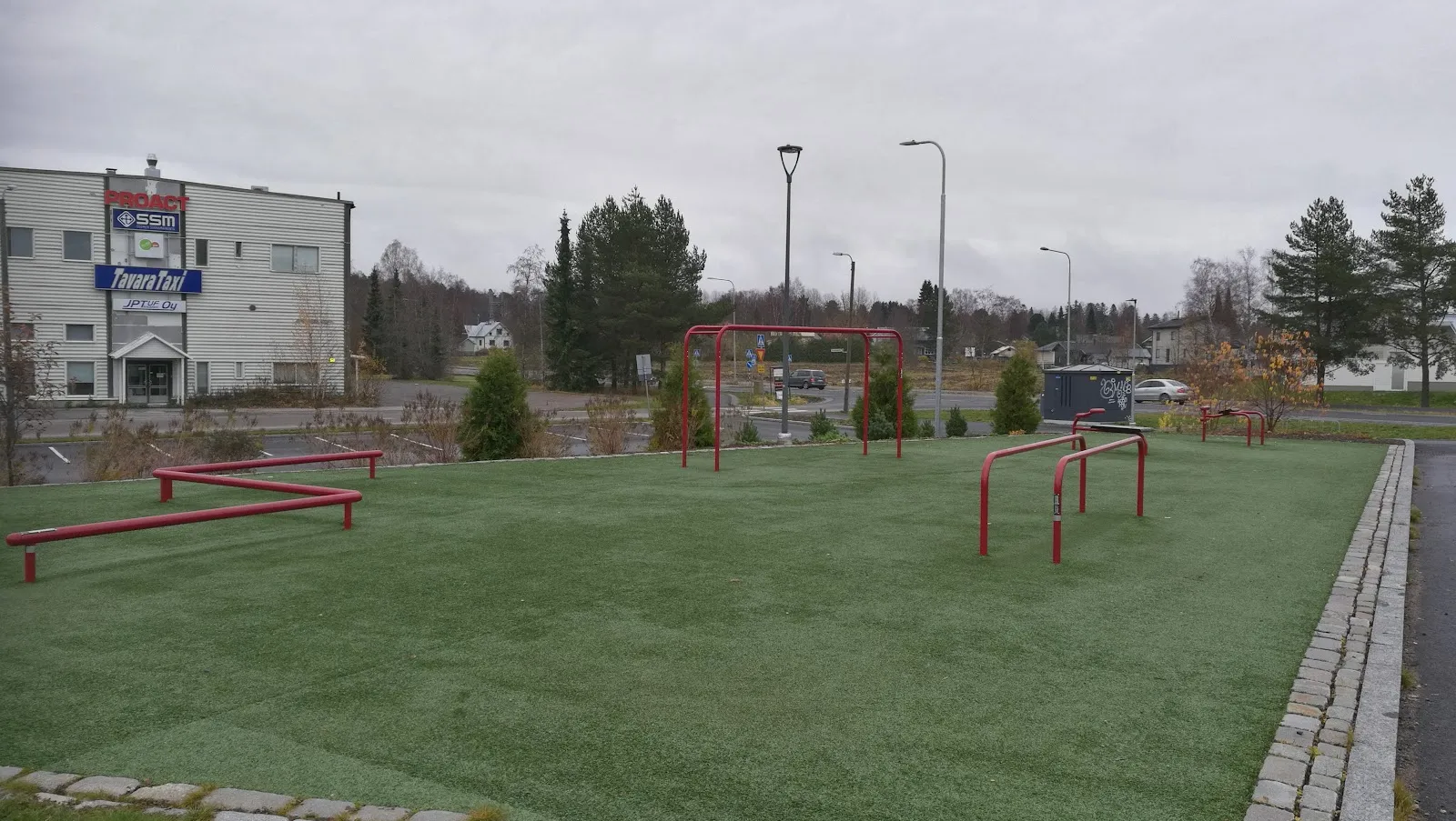 Vehmaisten kentän street workout -telineet / ulkokuntoilupaikka — fitnessstudio – Tampere — 2