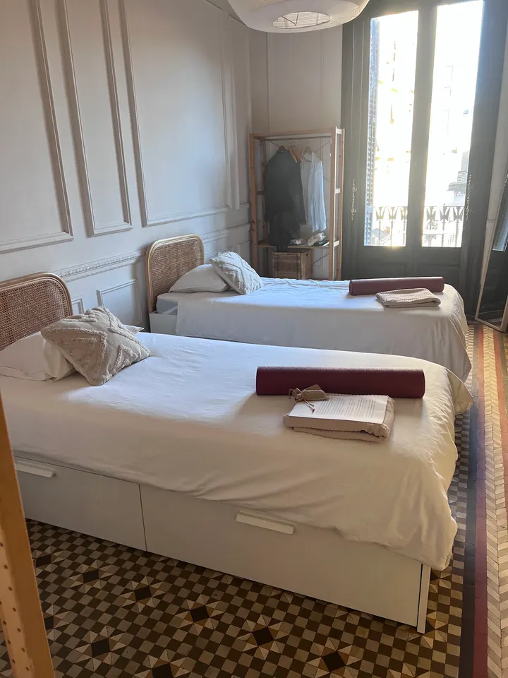 Yoga Weeks Barcelona — yoga-studio en Ciutat Vella, Barcelona — 2