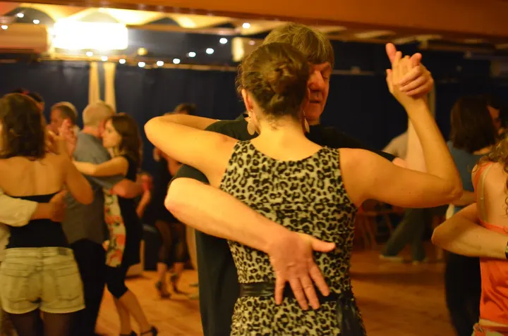 Clases De Tango En Barcelona El Desbande — Baile en Gràcia, Barcelona