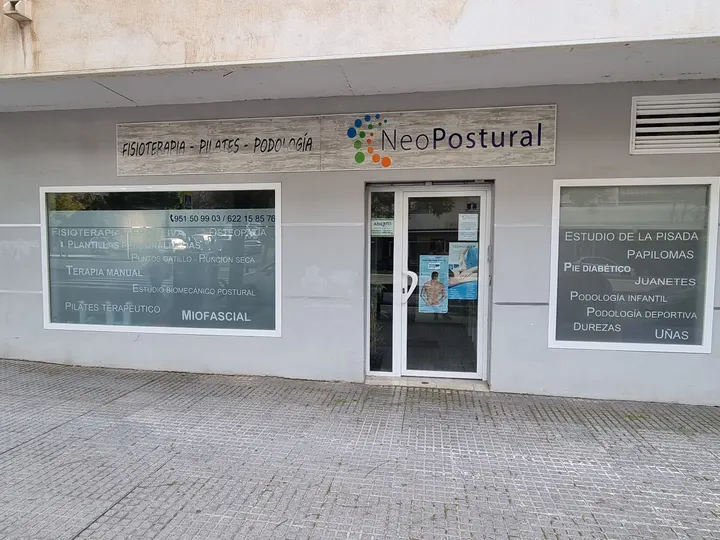 Neopostural Fisioterapia Podología Pilates Máquina Nutrición Suelo Pél — pilates-studio en Las Virreinas, Málaga — 2