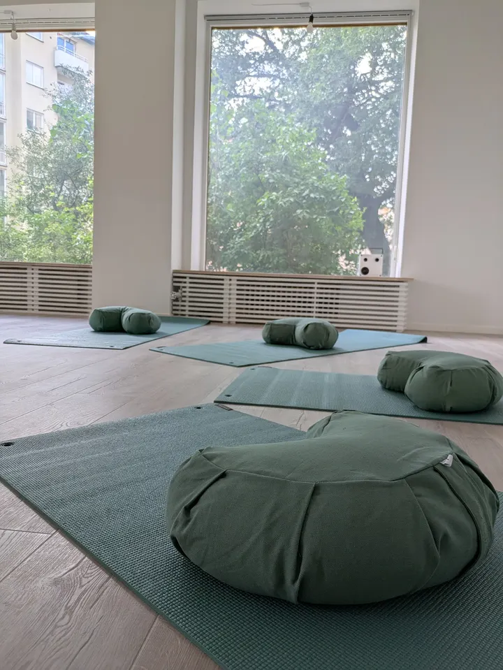 Yoga Next Door — Yoga i Gärdet, Stockholm