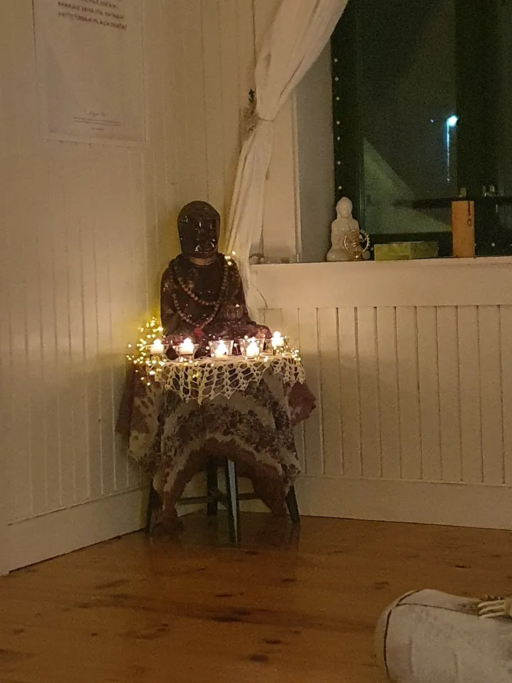Gobinda Yoga - Yoga og Meditasjon Jasmin Halvorsen — yoga-studio i Kylstadfeltet, Furnes — 3