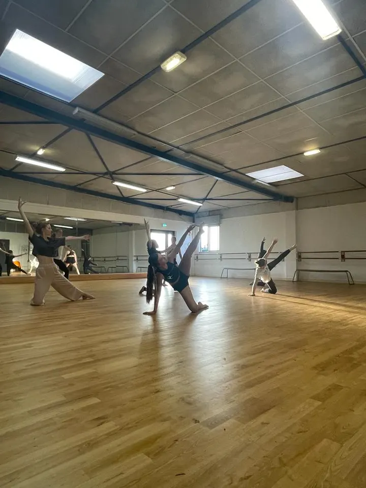 Justine David Cours — danse-studio à Les Riffaudières, Le Mans — 2