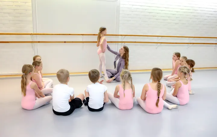 Etelä-Hämeen tanssiopisto — dance-studio i Peltokylä, Riihimäki