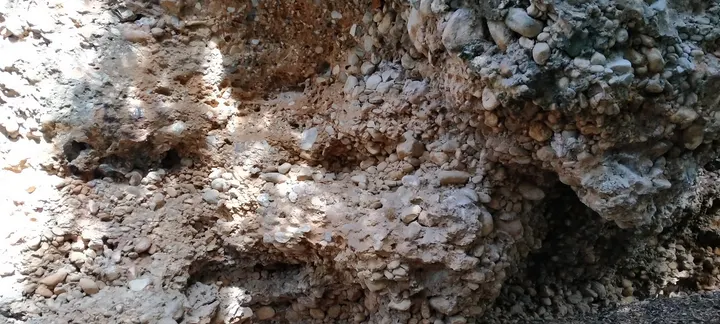 Pecho de las Cuevas Boulder Paco Cantos — Escalada en Miraflores, Marbella