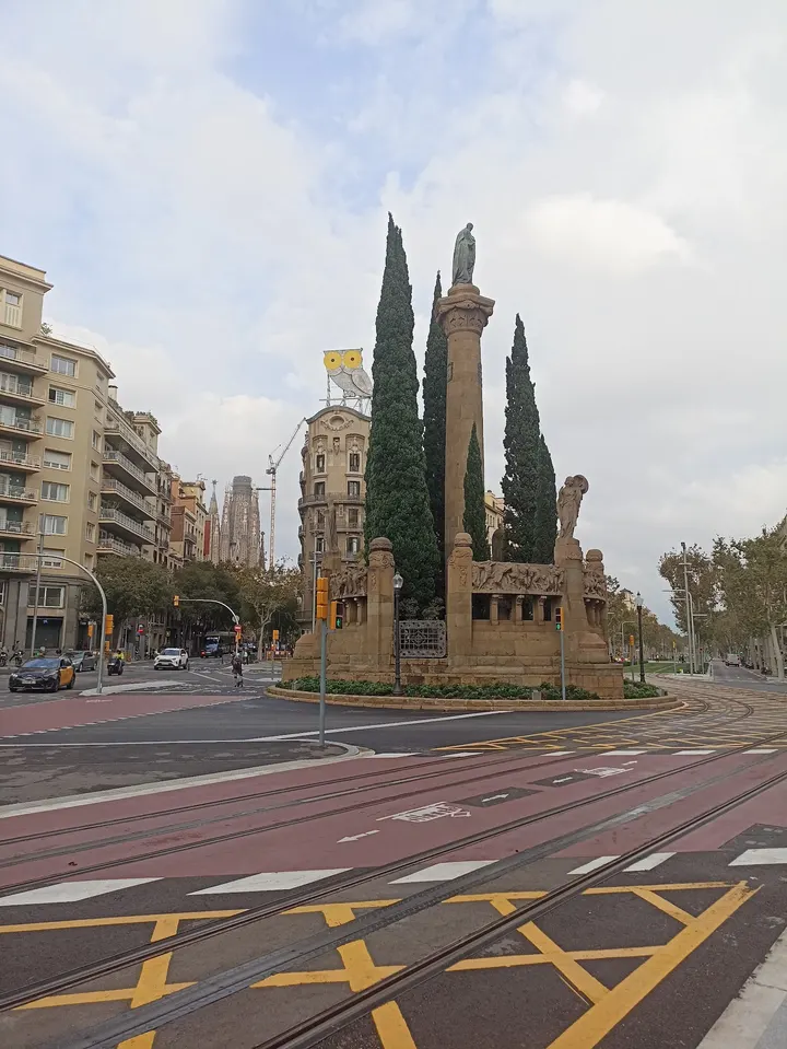 Mo & Mace - Valencia Studio — Fuerza en l'Eixample, Barcelona