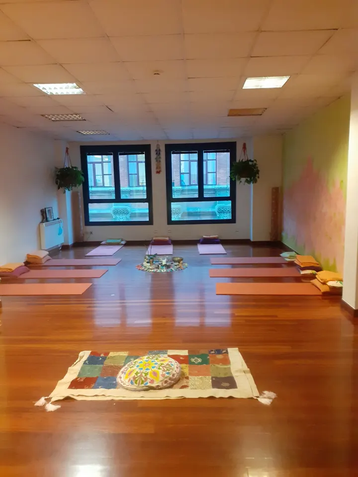 Sala Ama Talleres De Yoga Atención Plena Y Meditación. Talleres De Embara — Meditación en Castaños, Bilbao