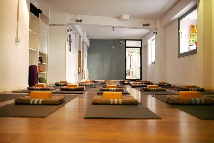 More To Yoga - Yoga Classes In English — yoga-studio en Madrid — 5