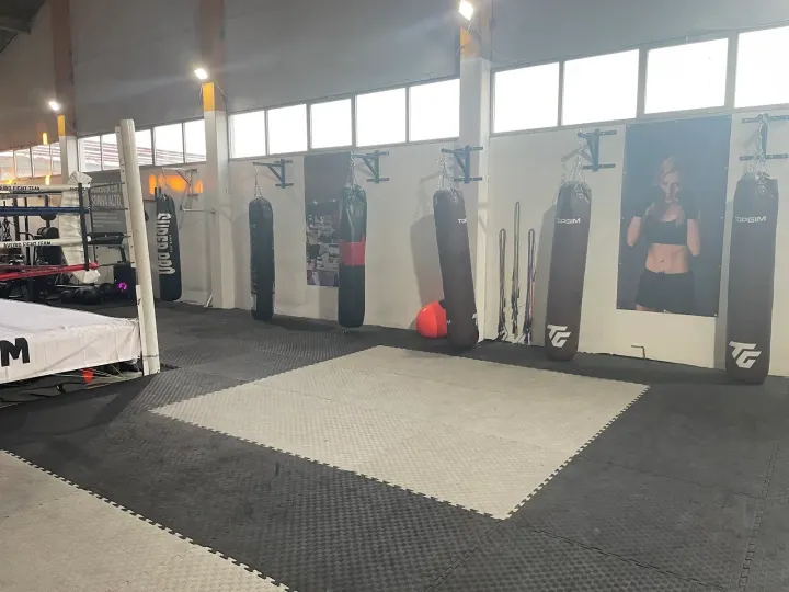 Aveiro Fight Team — Kickboxing em Solposto, Aveiro