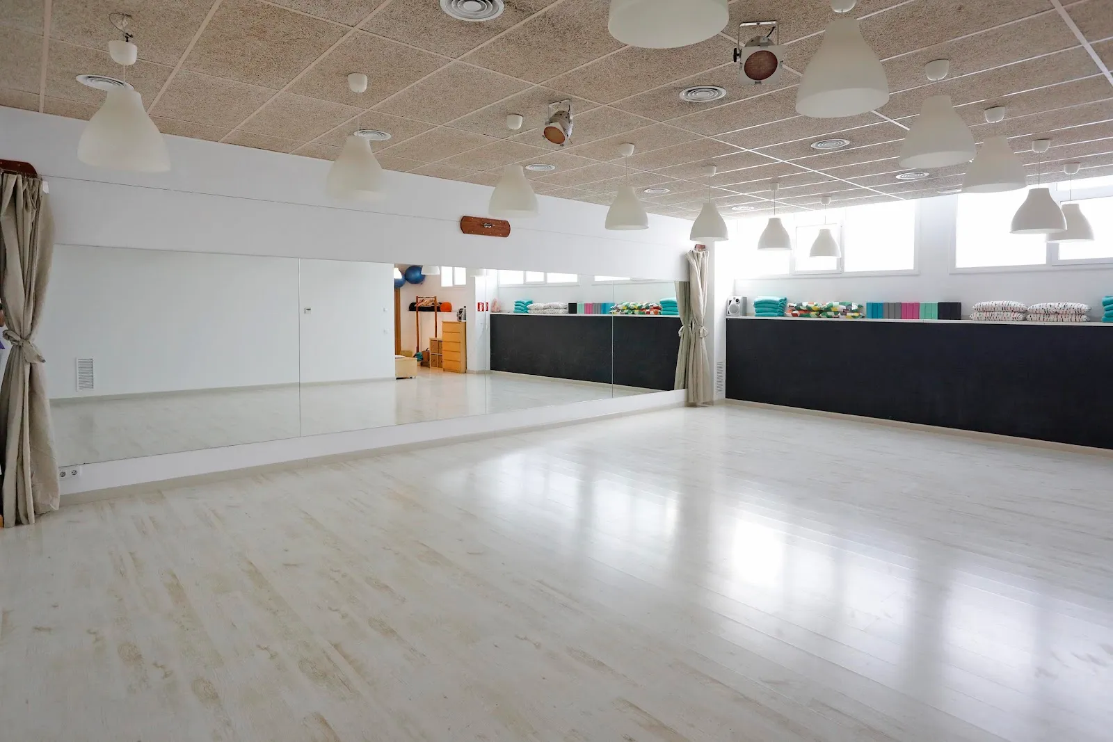 LA CENTRAL D'IMPÀS — baile-studio en Girona — 4