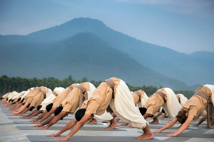Be in Yoga | Isha Hatha Yoga in Leipzig | Sadhguru — Yoga in Altlindenau, Leipzig