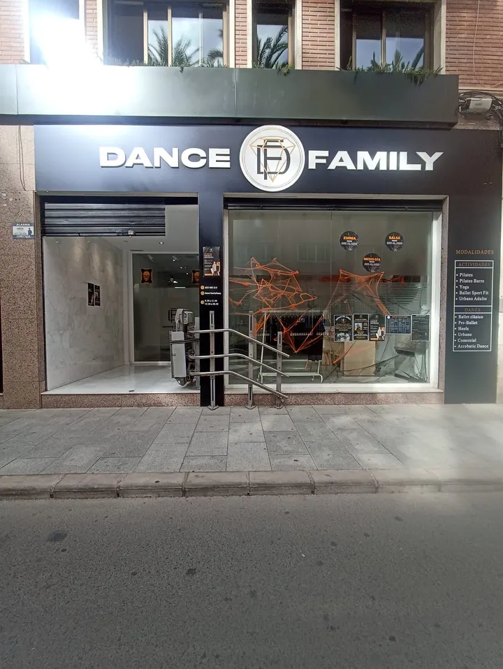 Dance Family — baile-studio en la Vila, Elche — 3