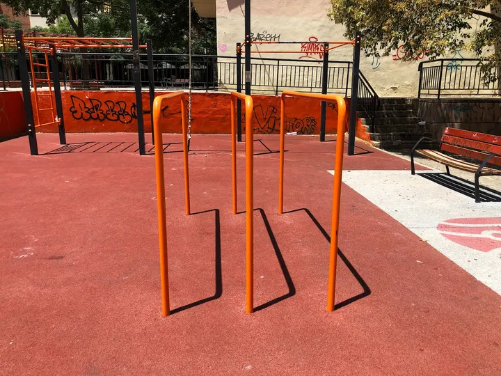 Parque de barras de calistenia - AXOS — calisthenics-studio en l'Amistat, Valencia — 3