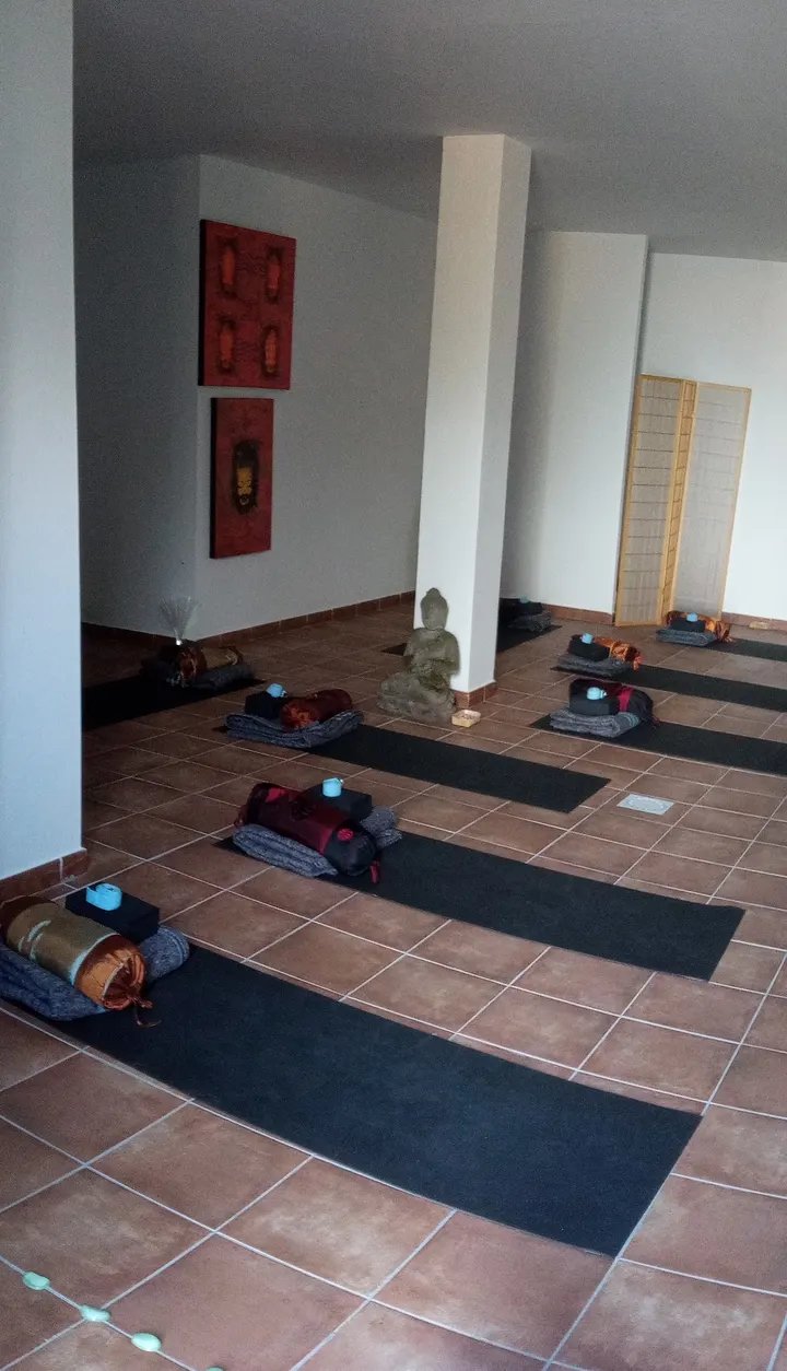 hacia la quietud YOGA y MEDITACIÓN - Badajoz — yoga-studio en Badajoz — 3