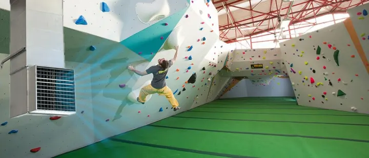 The Valley Climbing Centre — Bouldering in Battle Field, Newcastle Upon Tyne