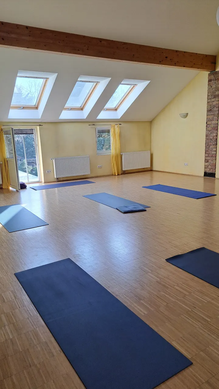 Bewegungsraum Neuss Adrienne Krumradt — Yoga in Dreikönigenviertel, Neuss