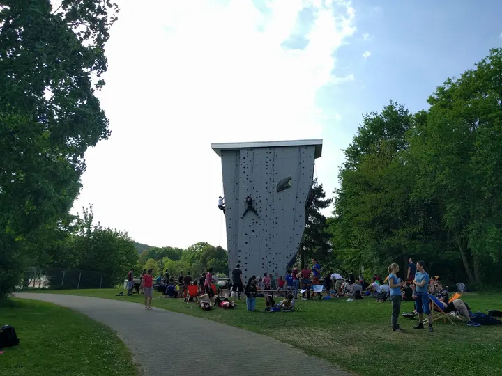 Kletterturm Uni Stuttgart — Bouldern in Pfaffenwald, Stuttgart