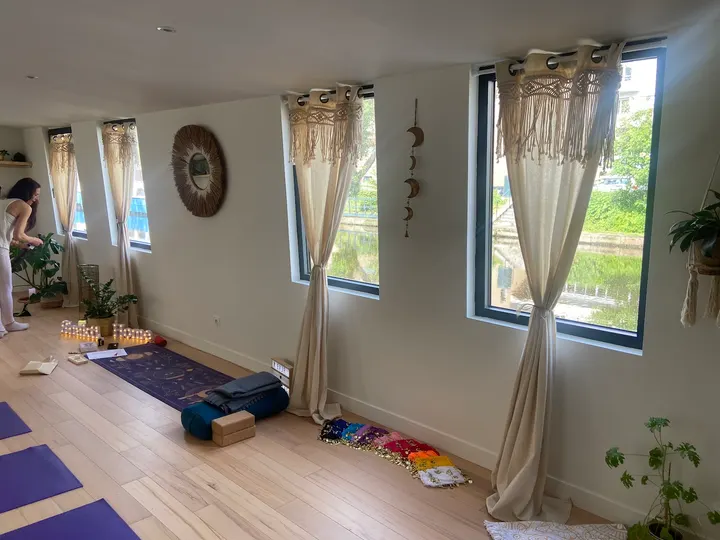 Shakti Home Rennes — Yoga à Bourg l'Évesque, Rennes