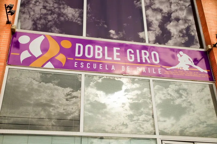 Doble Giro — baile-studio en Sevilla Este, Sevilla — 2