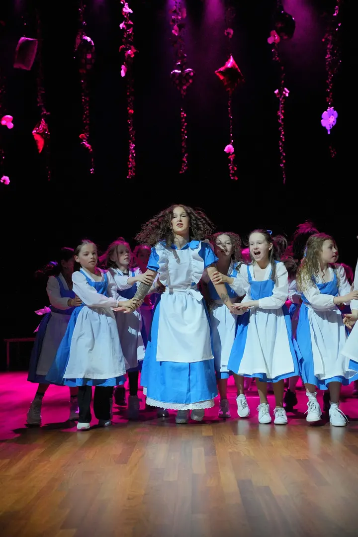 Molde Orientalske Danseskole Lisa Eikrem — dans-studio i Ås, Tornes I Romsdal — 2