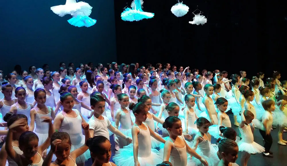 Escuela de Ballet Roser Carrés — baile-studio en Getxo — 2